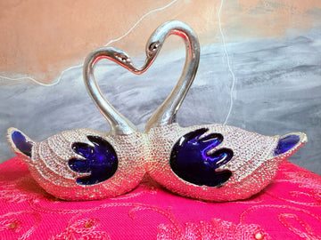 Love Stuck Swan Statues